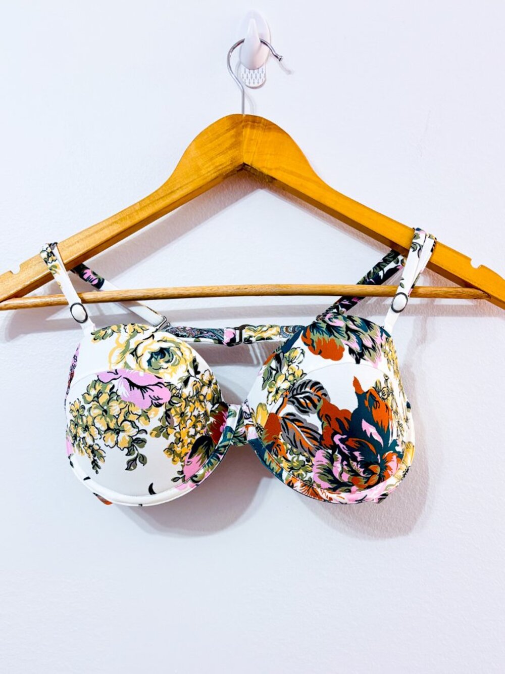 MAAJI White Floral Bikini Top | Underwire Tropical Vacation | Large - Picture 3 of 9
